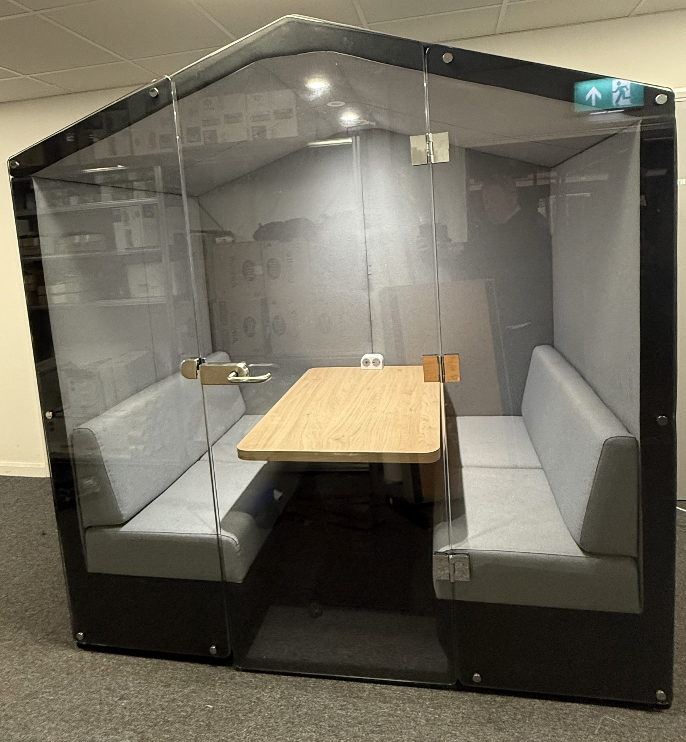 JDD BEA Meeting Den Pitch Roof 4 Person Booth