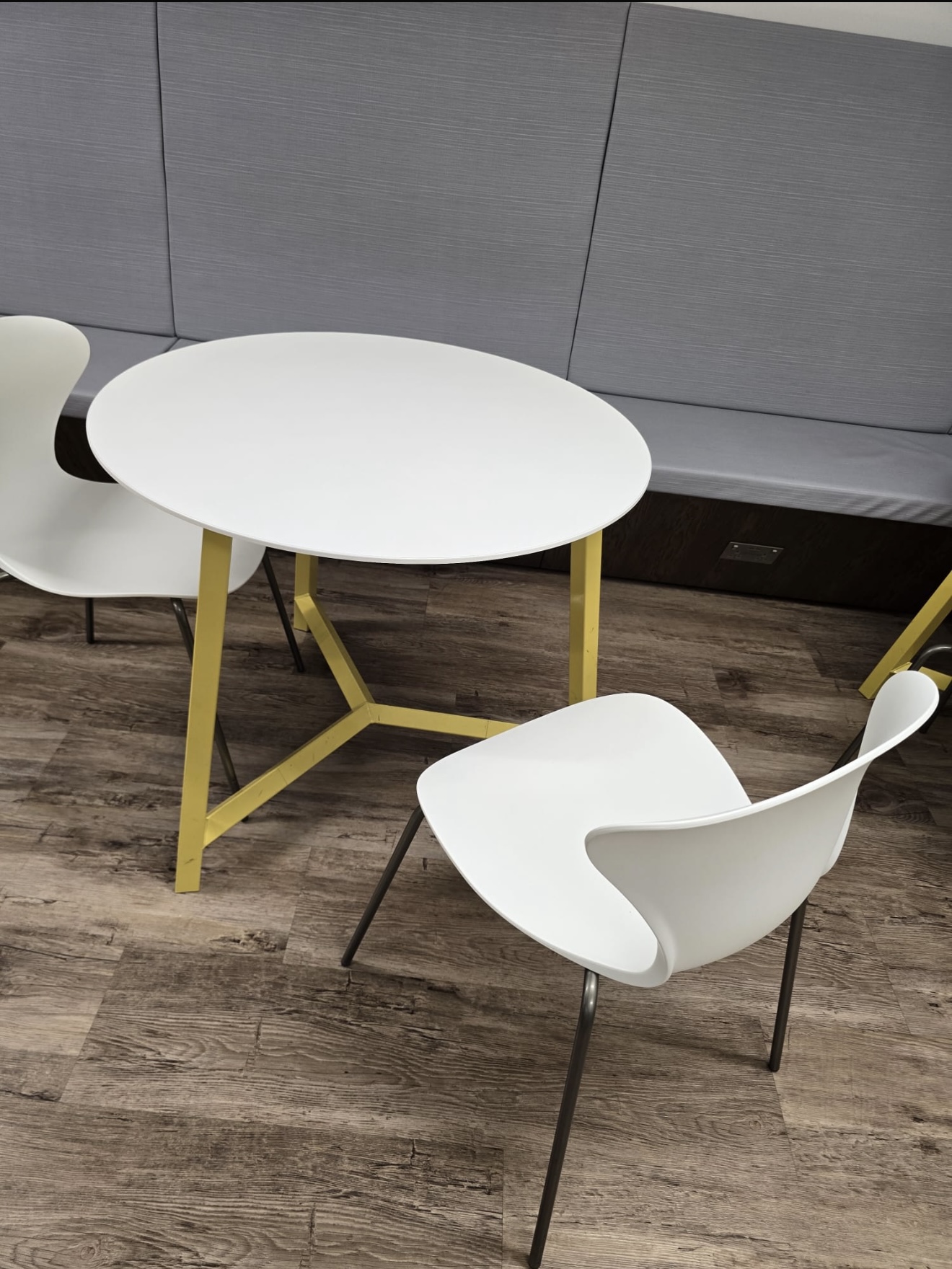 Frovi Relic Three Leg Round table on yellow frame