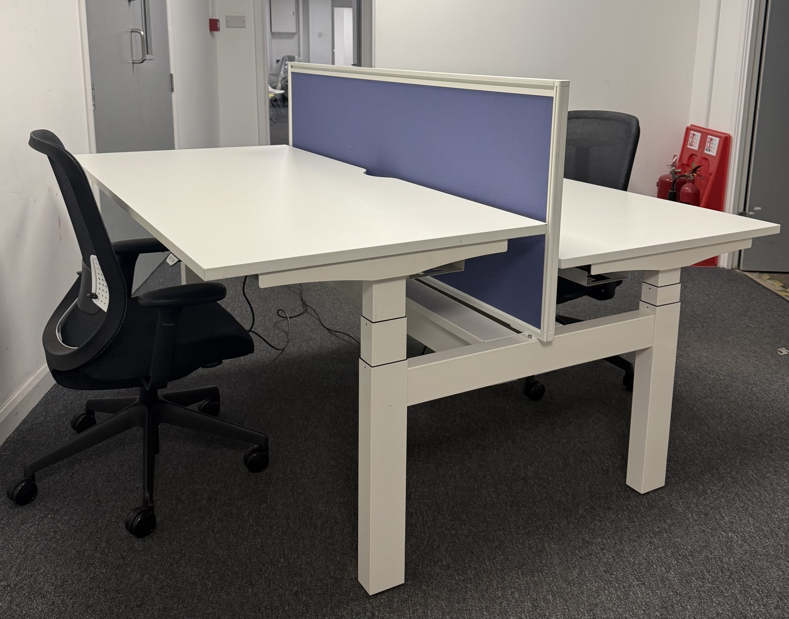 Used Senator Chemistry B2B Sit Stand Desk 1600 x 800